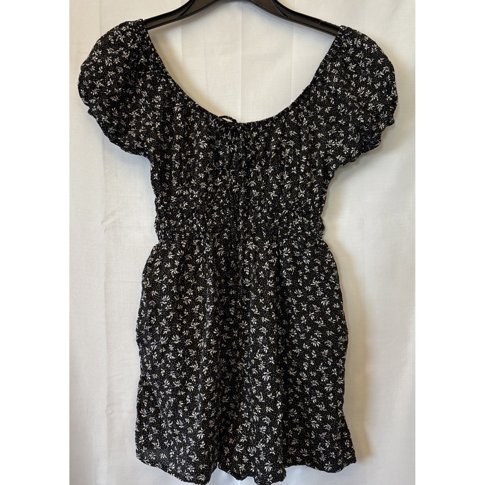 Women's Forever 21 Black Floral Short Romper Cap Sleeve Smocked Waist Size S